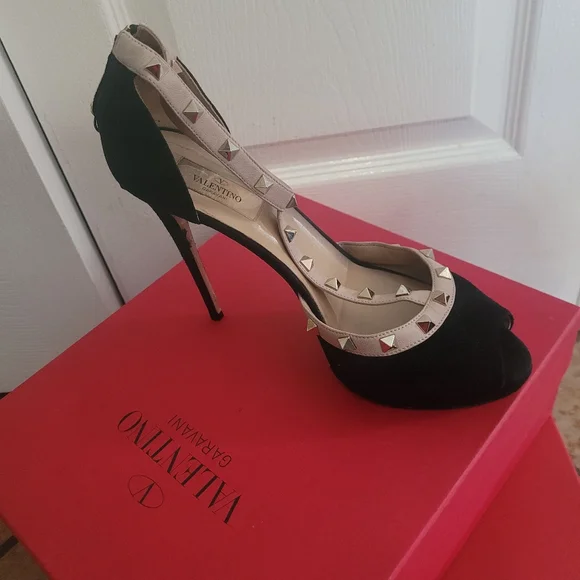 Valentino Garavani peep toe stud high heel size 40 - Picture 10 of 11